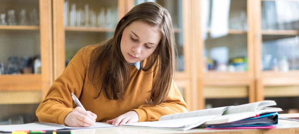 S'inscrire dans un lycée à l'étranger