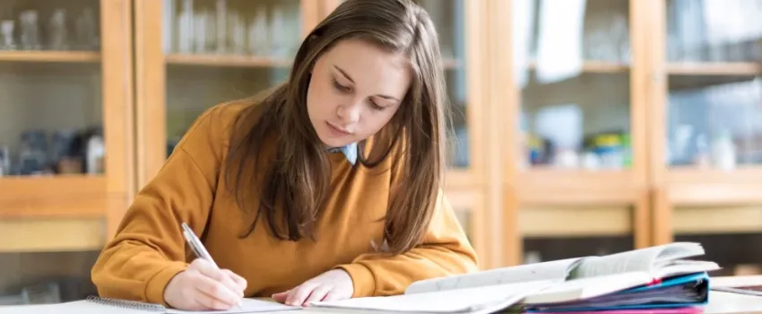 S'inscrire dans un lycée à l'étranger